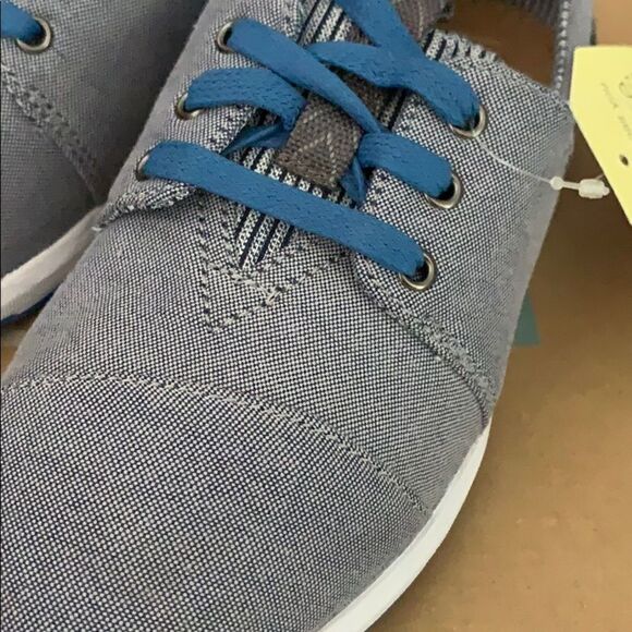 🎉Last Price 🎉Boy Toms sneaker 👟 - Picture 2 of 8